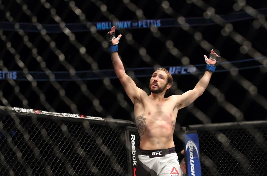 9737836-john-makdessi-mma-ufc-206-makdessi-vs-vannata-850x560.jpg