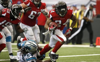 Oct 2, 2016; Atlanta, GA, USA; Atlanta Falcons running back Devonta Freeman (24) scores a rushing touchdown against Carolina Panthers outside linebacker Shaq Green-Thompson (54) in the first quarter of their game at the Georgia Dome. Mandatory Credit: Jason Getz-USA TODAY Sports