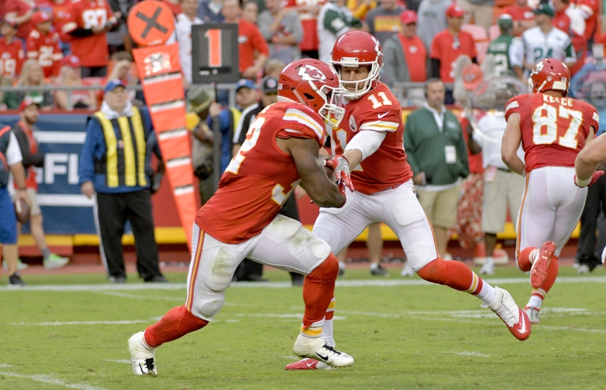 Sep 25, 2016; Kansas City, MO, USA; Kansas City Chiefs quarterback Alex Smith (11) hands off to running back Spencer Ware (32) during the second half against the New York Jets at Arrowhead Stadium. The Chiefs won 24-3. Mandatory Credit: Denny Medley-USA TODAY Sports