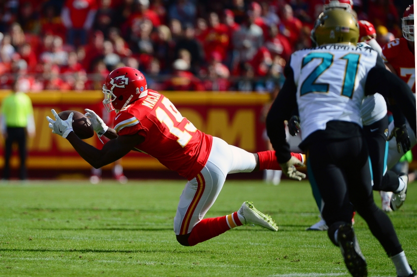 Nov 6, 2016; Kansas City, MO, USA; Kansas City Chiefs wide receiver Jeremy Maclin (19) dives but is unable to catch a pass against the Jacksonville Jaguars during the first half at Arrowhead Stadium. The Chiefs won 19-14. Mandatory Credit: Jeff Curry-USA TODAY Sports