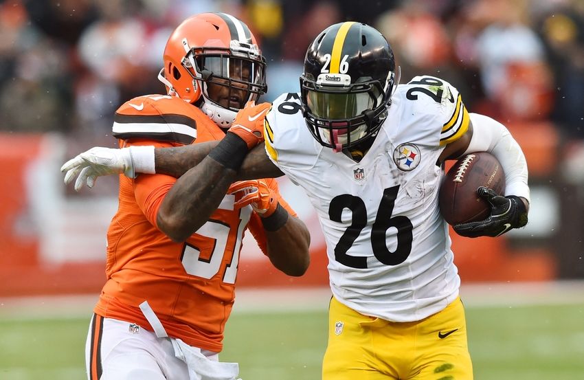 Nov 20, 2016; Cleveland, OH, USA; Cleveland Browns outside linebacker Jamie Collins (51) attempts to tackle Pittsburgh Steelers running back Le'Veon Bell (26) during the first quarter at FirstEnergy Stadium. Mandatory Credit: Ken Blaze-USA TODAY Sports