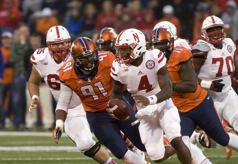 Oct 3, 2015; Champaign, IL, USA; Illinois Fighting Illini defensive end Dawuane Smoot (91) pursues Nebraska Cornhuskers quarterback Tommy Armstrong Jr. (4) at Memorial Stadium. The Fighting Illini won 14 - 13. Mandatory Credit: Mike Granse-USA TODAY Sports