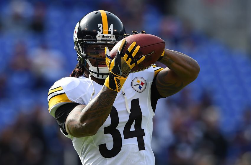 Nov 6, 2016; Baltimore, MD, USA; Pittsburgh Steelers running back DeAngelo Williams (34) catches a pass prior to the start of the game against the Baltimore Ravens at M&T Bank Stadium. Mandatory Credit: Tommy Gilligan-USA TODAY Sports