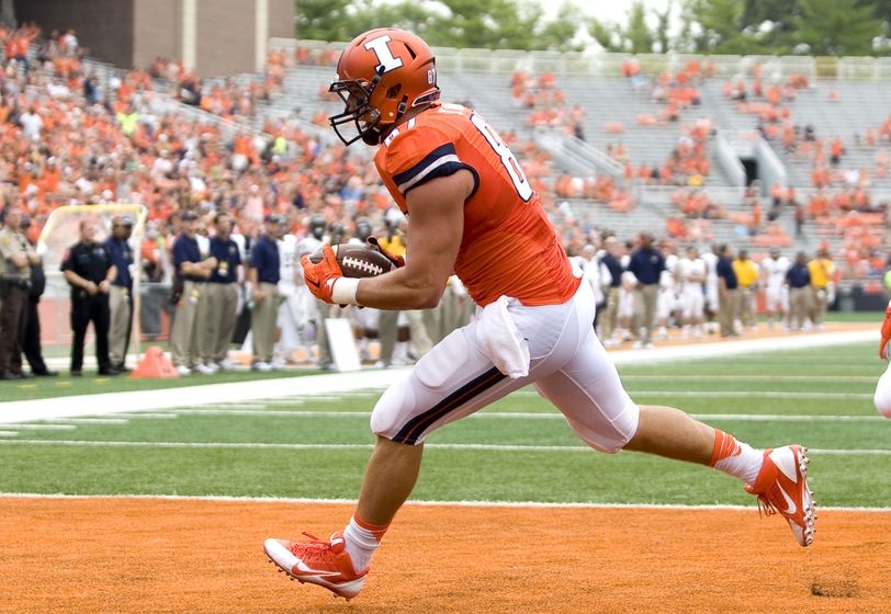 Sep 5, 2015; Champaign, IL, USA; Illinois Fighting Illini tight end Tyler White (87) catches a touchdown pass at Memorial Stadium. Illinois beat Kent State 52-3. Mandatory Credit: Mike Granse-USA TODAY Sports