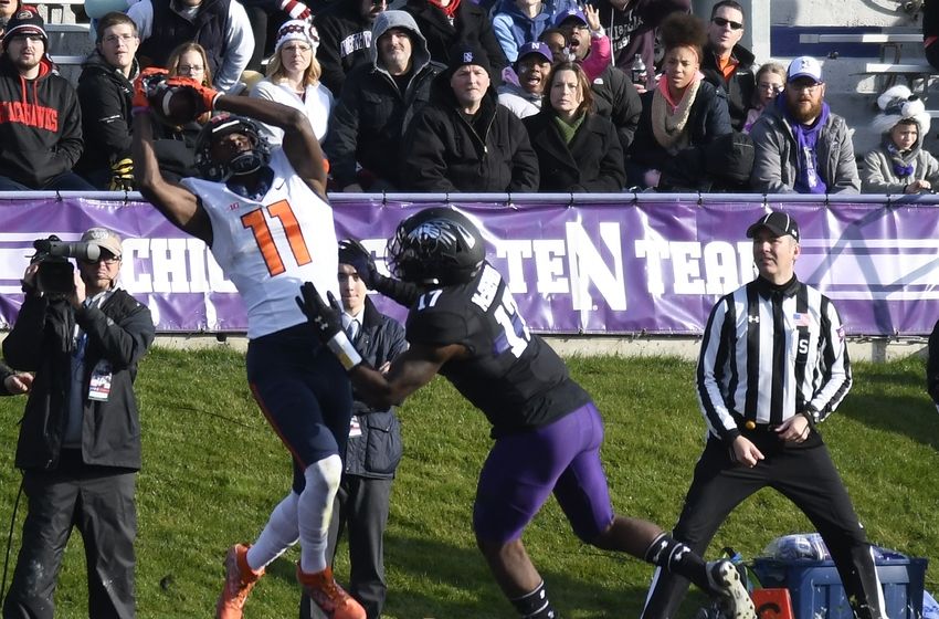Nov 26, 2016; Evanston, IL, USA; Illinois Fighting Illini wide receiver Malik Turner (11) catches a touchdown pass in front of Northwestern Wildcats safety Marcus McShepard (17) during the second half at Ryan Field. The Northwestern Wildcats won 42-21. Mandatory Credit: David Banks-USA TODAY Sports
