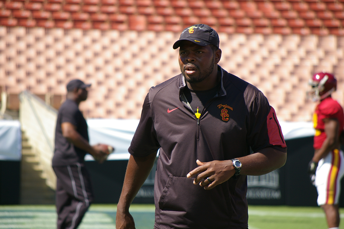 USC defensive line coach Kenechi Udeze during practice at the LA Coliseum. (Alicia de Artola/Reign of Troy)