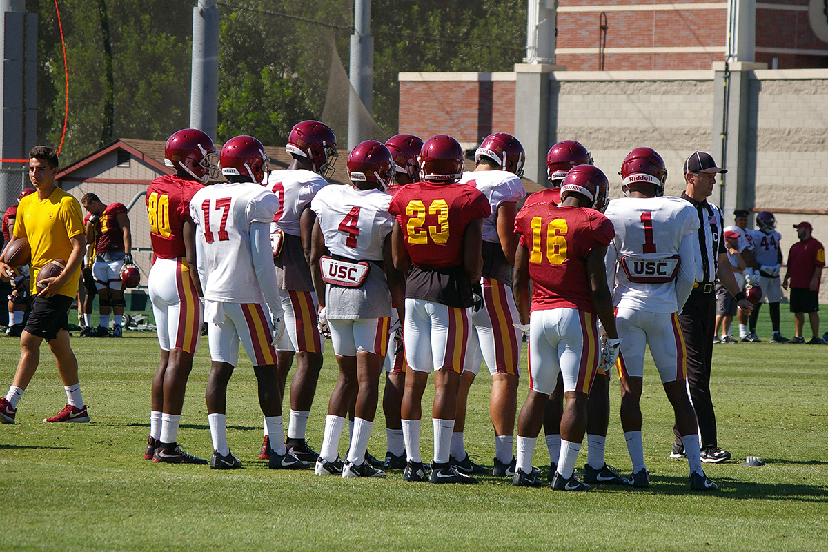 USC football team during practice at Howard Jones Field. (Alicia de Artola/Reign of Troy)