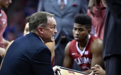 Mar 11, 2016; Kansas City, MO, USA; Oklahoma Sooners head coach Lon Kruger talks to players during a time out in the second half against the West Virginia Mountaineers during the Big 12 Conference tournament at Sprint Center. West Virginia won 69-67. Mandatory Credit: Denny Medley-USA TODAY Sports