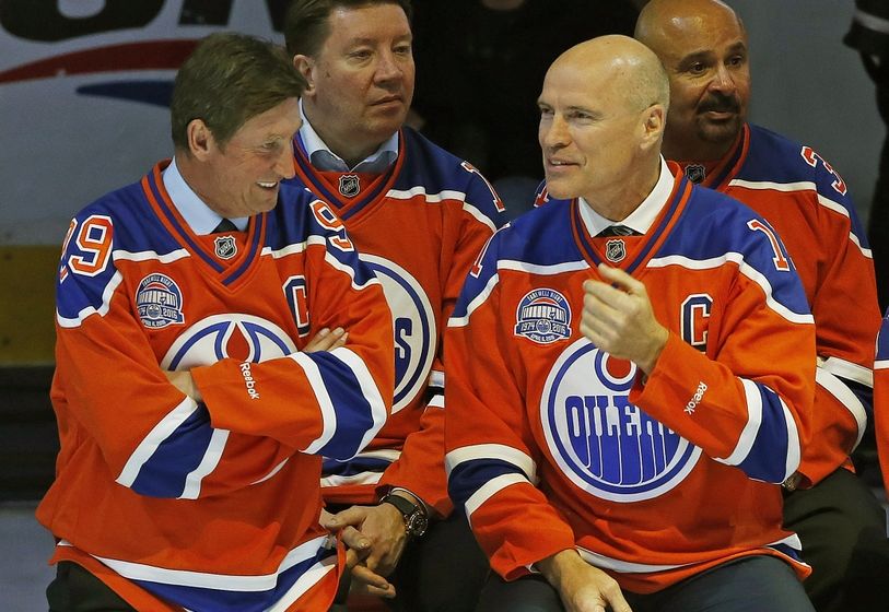 9234677-mark-messier-wayne-gretzky-nhl-v