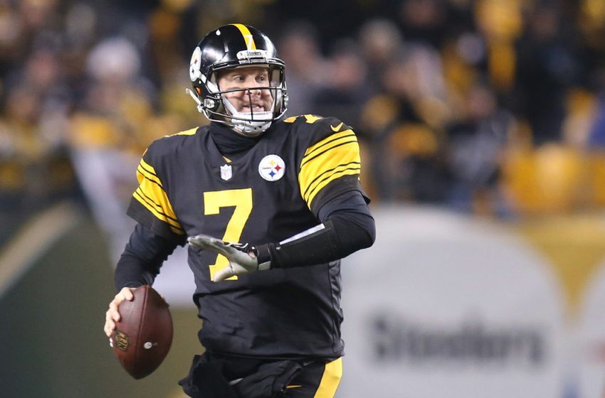 Dec 25, 2016; Pittsburgh, PA, USA; Pittsburgh Steelers quarterback Ben Roethlisberger (7) scrambles with the ball against the Baltimore Ravens during the fourth quarter at Heinz Field. The Steelers won 31-27. Mandatory Credit: Charles LeClaire-USA TODAY Sports