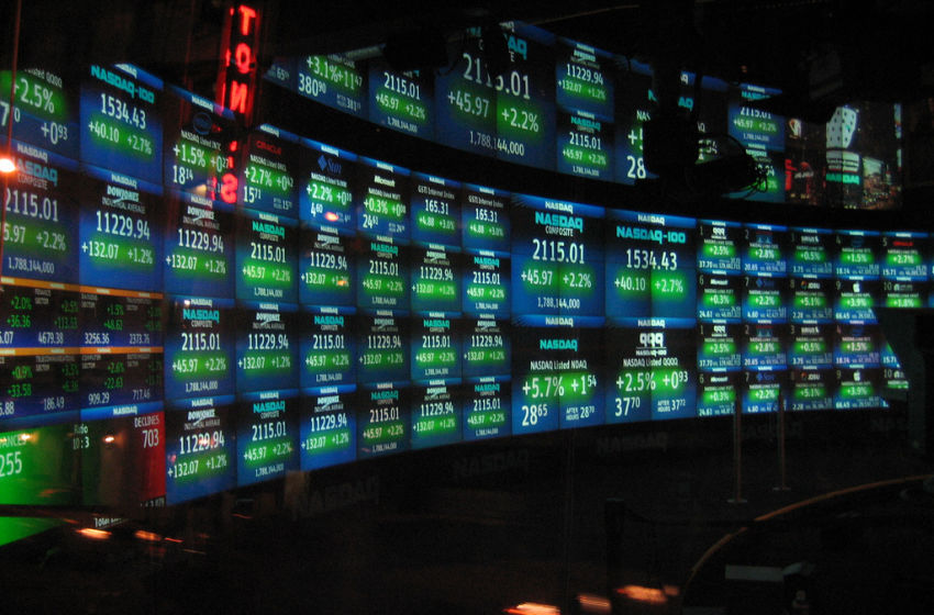 Original by Luis Villa del Campo from Madrid, Spain - Times Square - NASDAQ Market site TV Studio. Wikipedia.org, 2006. http://creativecommons.org/licenses/by/2.0/