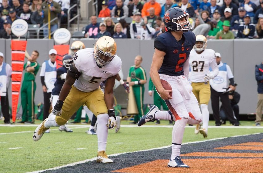Oct 1, 2016; East Rutherford, NJ, USA; Syracuse Orange quarterback Eric Dungey (2) runs for a touchdown in front of Notre Dame Fighting Irish linebacker Nyles Morgan (5) in the first quarter at MetLife Stadium. Mandatory Credit: Matt Cashore-USA TODAY Sports