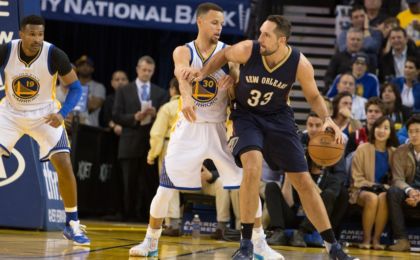 Mar 14, 2016; Oakland, CA, USA; New Orleans Pelicans forward Ryan Anderson (33) dribbles the ball as Golden State Warriors guard Stephen Curry (30) defends in the second half at Oracle Arena. The Warriors won 125-107. Mandatory Credit: Neville E. Guard-USA TODAY Sports