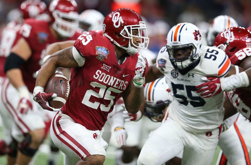 Jan 2, 2017; New Orleans , LA, USA; Oklahoma Sooners running back Joe Mixon (25) runs the ball against Auburn Tigers defensive lineman Carl Lawson (55) in the third quarter of the 2017 Sugar Bowl at the Mercedes-Benz Superdome. Mandatory Credit: Chuck Cook-USA TODAY Sports
