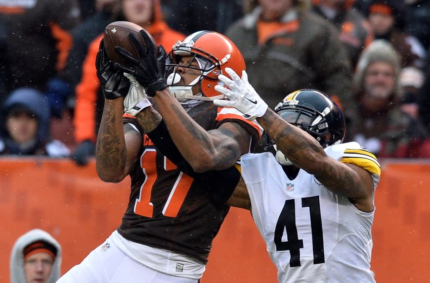Steelers RB DeAngelo Williams carted from field, return questionable