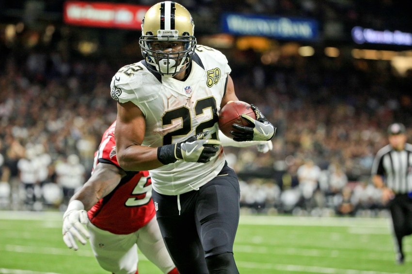 Sep 26, 2016; New Orleans, LA, USA; New Orleans Saints running back Mark Ingram (22) scores a touchdown past Atlanta Falcons linebacker LaRoy Reynolds (53) during the fourth quarter of a game at the Mercedes-Benz Superdome. The Falcons defeated the Saints 45-32. Mandatory Credit: Derick E. Hingle-USA TODAY Sports
