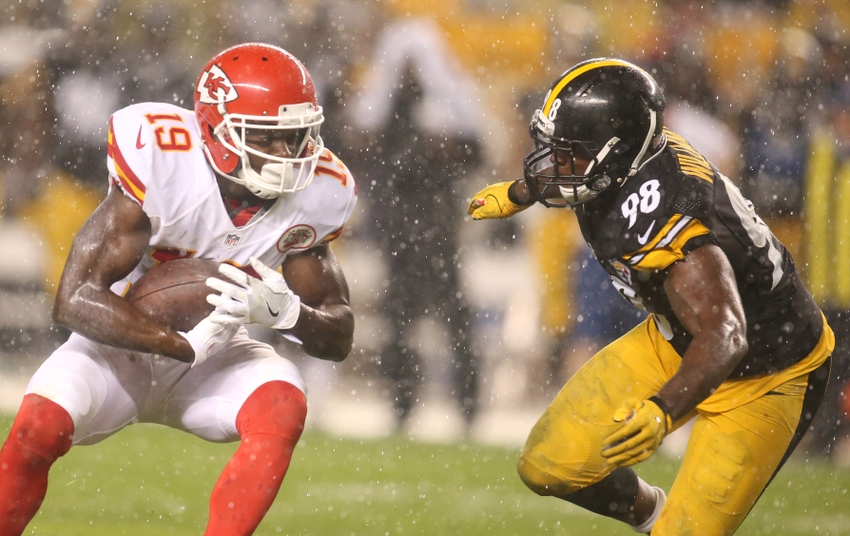 Oct 2, 2016; Pittsburgh, PA, USA; Kansas City Chiefs wide receiver Jeremy Maclin (19) carries the ball as Pittsburgh Steelers inside linebacker Vince Williams (98) defends during the second quarter at Heinz Field. Mandatory Credit: Charles LeClaire-USA TODAY Sports