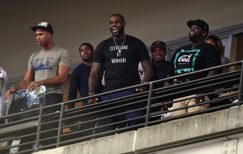 LeBron James loses World Series bet to Dwyane Wade - 850 x 538 jpeg 70kB