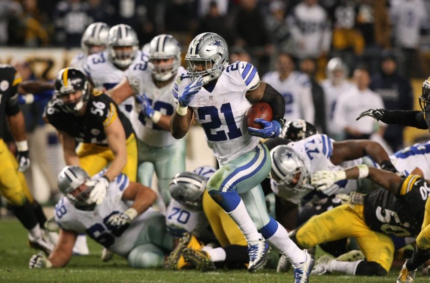 Nov 13, 2016; Pittsburgh, PA, USA; Dallas Cowboys running back Ezekiel Elliott (21) scores the game-winning touchdown against the Pittsburgh Steelers during the second half of their game at Heinz Field. The Cowboys won the game, 35-30. Mandatory Credit: Jason Bridge-USA TODAY Sports