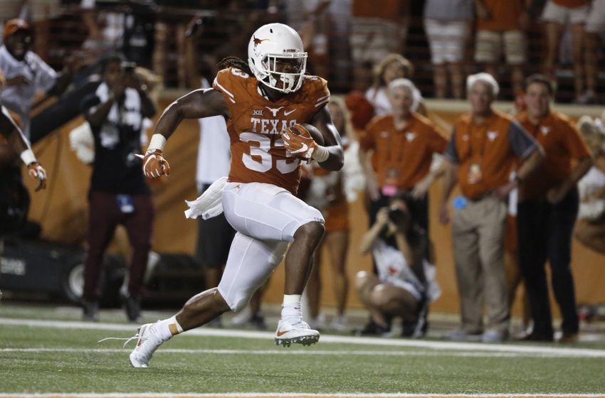 Sep 4, 2016; Austin, TX, USA; Texas Longhorns running back D'Onta Foreman (33) runs the ball for a touchdown against the Notre Dame Fighting Irish at Darrell K Royal-Texas Memorial Stadium. Texas defeated Notre Dame 50-47 in double overtimeMandatory Credit: Soobum Im-USA TODAY Sports