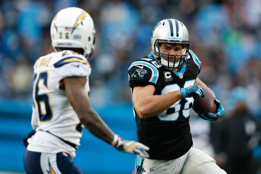 Dec 11, 2016; Charlotte, NC, USA; Carolina Panthers tight end Greg Olsen (88) runs after a catch while San Diego Chargers cornerback Casey Hayward (26) pursues in the third quarter at Bank of America Stadium. The Panthers defeated the Chargers 28-16. Mandatory Credit: Jeremy Brevard-USA TODAY Sports