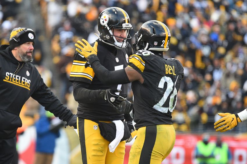 Jan 8, 2017; Pittsburgh, PA, USA; Pittsburgh Steelers quarterback Ben Roethlisberger (7) celebrates with Pittsburgh Steelers running back Le'Veon Bell (26) after a touchdown against the Miami Dolphins during the second half in the AFC Wild Card playoff football game at Heinz Field. Mandatory Credit: James Lang-USA TODAY Sports