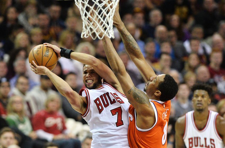 Jan 4, 2017; Cleveland, OH, USA; Chicago Bulls guard Michael Carter-Williams (7) drives to the basket against Cleveland Cavaliers forward Channing Frye (8) during the second half at Quicken Loans Arena. Mandatory Credit: Ken Blaze-USA TODAY Sports
