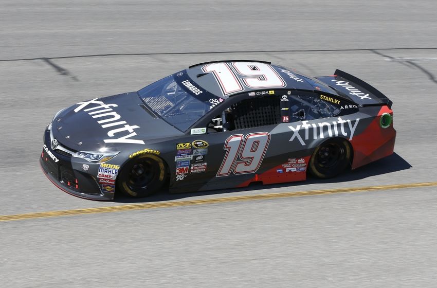 NASCAR: Richmond Results, Carl Edwards Wins Again