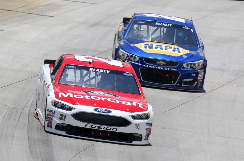 May 15, 2016; Dover, DE, USA; NASCAR Sprint Cup Series driver Ryan Blaney (21) leads driver Chase Elliott (24) during the AAA 400 Drive For Autism at Dover International Speedway. Mandatory Credit: Matthew O