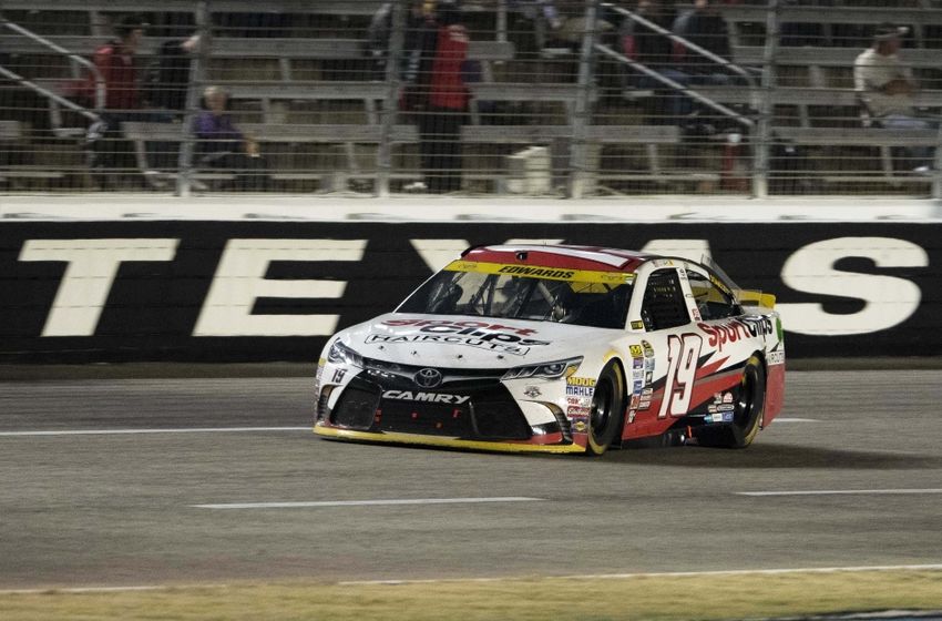 Nov 6, 2016; Fort Worth, TX, USA; Sprint Cup Series driver Carl Edwards (19) during the AAA Texas 500 at Texas Motor Speedway. Mandatory Credit: Jerome Miron-USA TODAY Sports