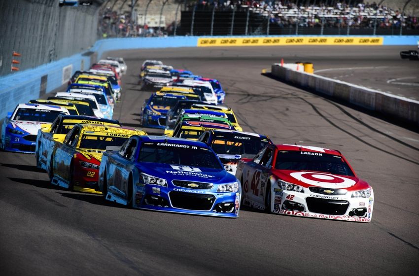 Nov 13, 2016; Avondale, AZ, USA; Sprint Cup Series driver Alex Bowman (88) and Sprint Cup Series driver Kyle Larson (42) lead the field at the start of the Can-Am 500 at Phoenix International Raceway. Mandatory Credit: Jerome Miron-USA TODAY Sports