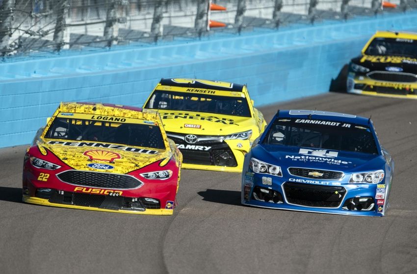 Nov 13, 2016; Avondale, AZ, USA; Sprint Cup Series driver Alex Bowman (88) and driver Matt Kenseth (20) and driver Joey Logano (22) lead the field during the restart of the Can-Am 500 at Phoenix International Raceway. Mandatory Credit: Jerome Miron-USA TODAY Sports