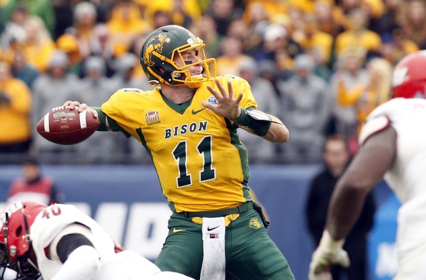 carson-wentz-ncaa-football-fcs-championship-jacksonville-state-vs-north-dakota-state-5-850x560.jpg