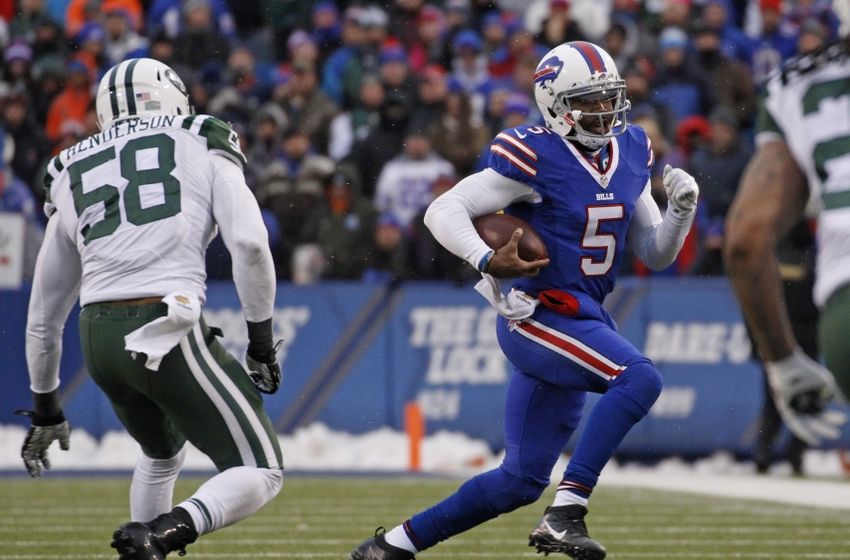 Jan 3, 2016; Orchard Park, NY, USA; Buffalo Bills quarterback Tyrod Taylor (5) runs with the ball as New York Jets linebacker Erin Henderson (58) pursues during the second half at Ralph Wilson Stadium. Bills beat the Jets 22-17. Mandatory Credit: Kevin Hoffman-USA TODAY Sports