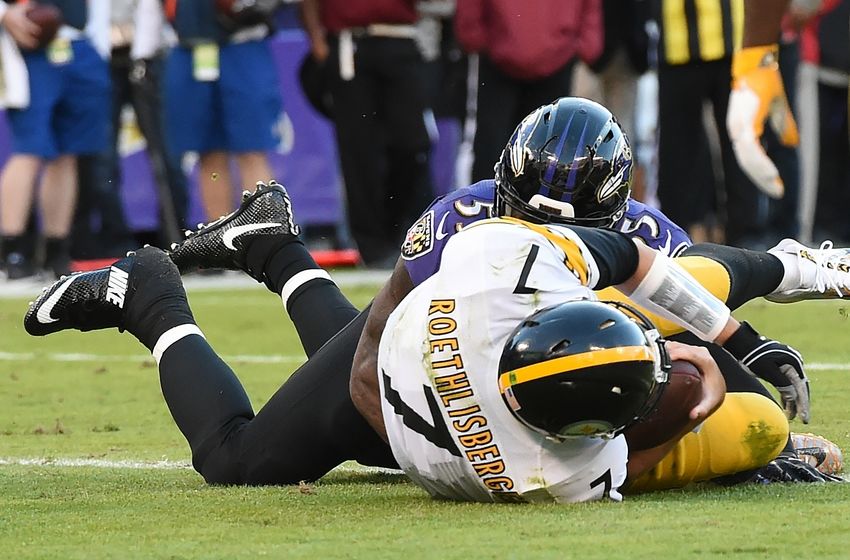 Nov 6, 2016; Baltimore, MD, USA; Pittsburgh Steelers quarterback Ben Roethlisberger (7) dives into the touchdown as Baltimore Ravens outside linebacker Terrell Suggs (55) tackles during the fourth quarter at M&T Bank Stadium. Baltimore Ravens defeated Pittsburgh Steelers 21-14. Mandatory Credit: Tommy Gilligan-USA TODAY Sports