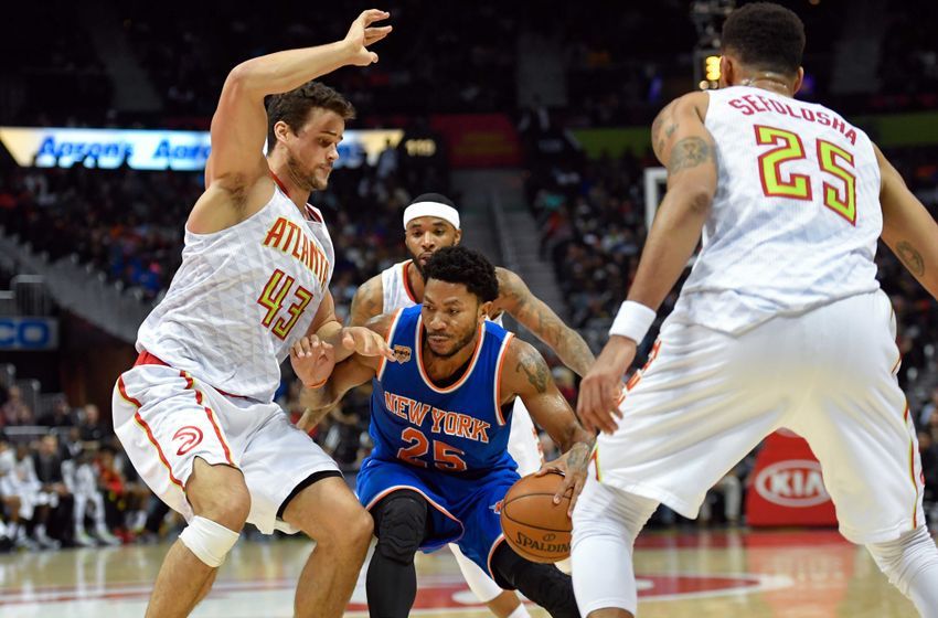 Dec 28, 2016; Atlanta, GA, USA; New York Knicks guard Derrick Rose (25) is defended by Atlanta Hawks forward Kris Humphries (43) during the first half at Philips Arena. Mandatory Credit: Dale Zanine-USA TODAY Sports
