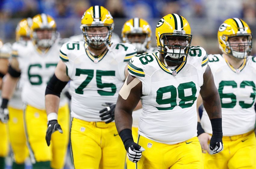 Jan 1, 2017; Detroit, MI, USA; Green Bay Packers defensive end Letroy Guion (98) runs onto the field with teammates before the game against the Detroit Lions at Ford Field. Packers won 31-24. Mandatory Credit: Raj Mehta-USA TODAY Sports