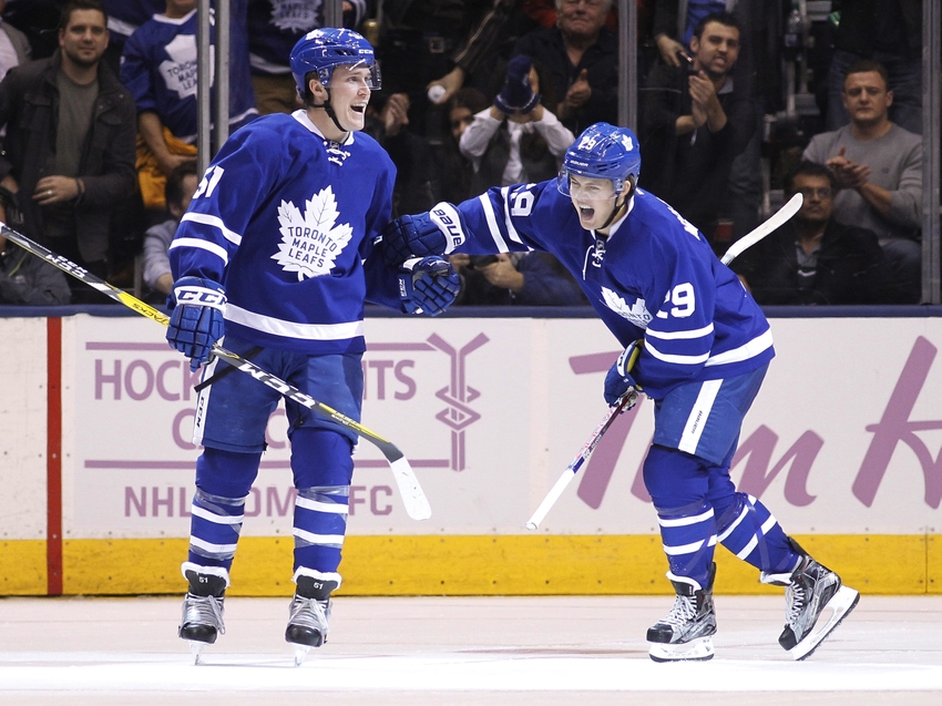 Carter, Budaj lead Kings to 7-0 victory over Leafs