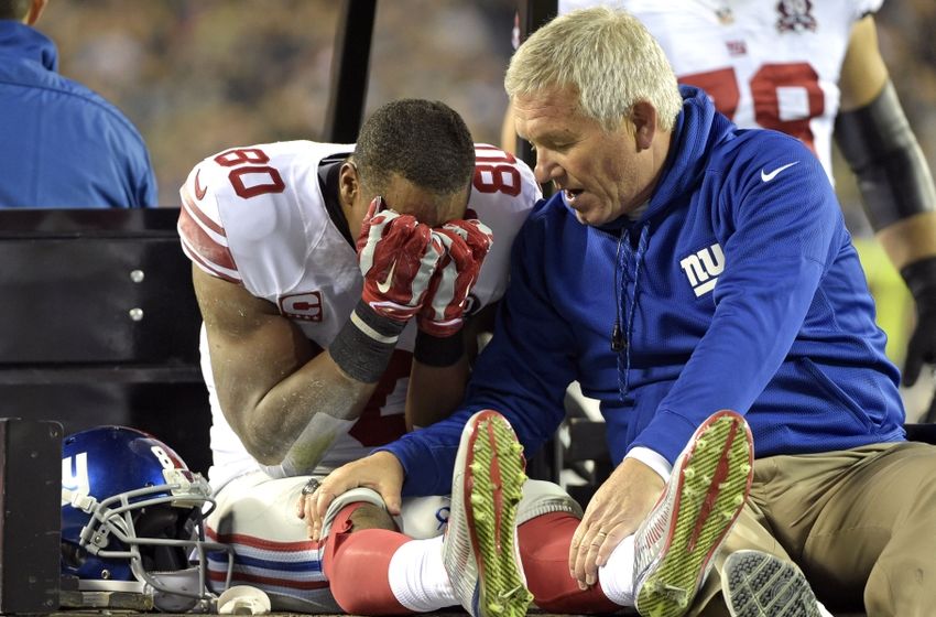 Oct 12, 2014; Philadelphia, PA, USA; New York Giants wide receiver Victor Cruz (80) with trainer Byron Hansen as he is carted off the field after an injury during the third quarter against the Philadelphia Eagles at Lincoln Financial Field. Mandatory Credit: Eric Hartline-USA TODAY Sports
