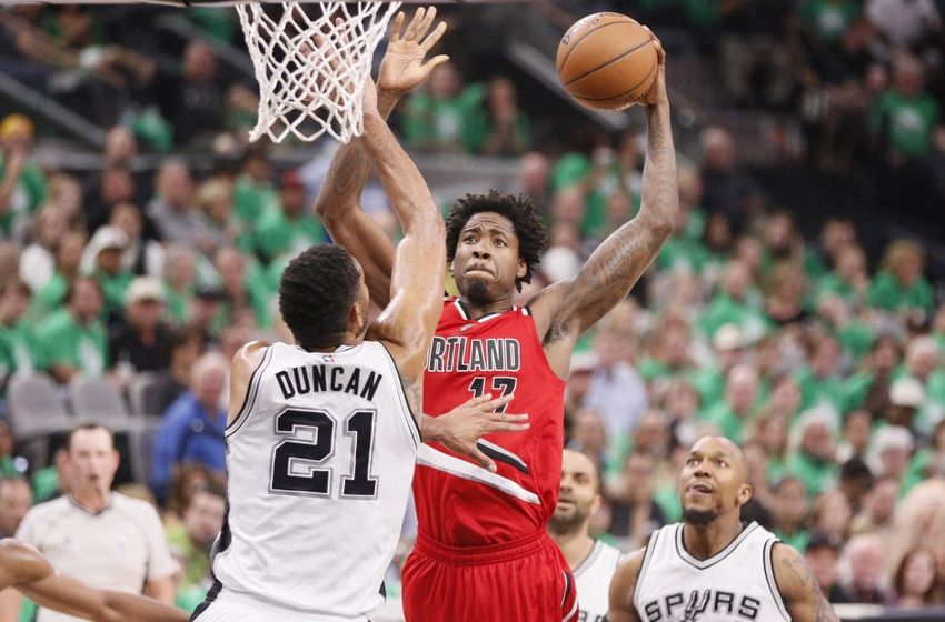 Mar 17, 2016; San Antonio, TX, USA; Portland Trail Blazers center Ed Davis (17) shoots the ball as San Antonio Spurs power forward Tim Duncan (21) defends during the second half at AT&T Center. Mandatory Credit: Soobum Im-USA TODAY Sports