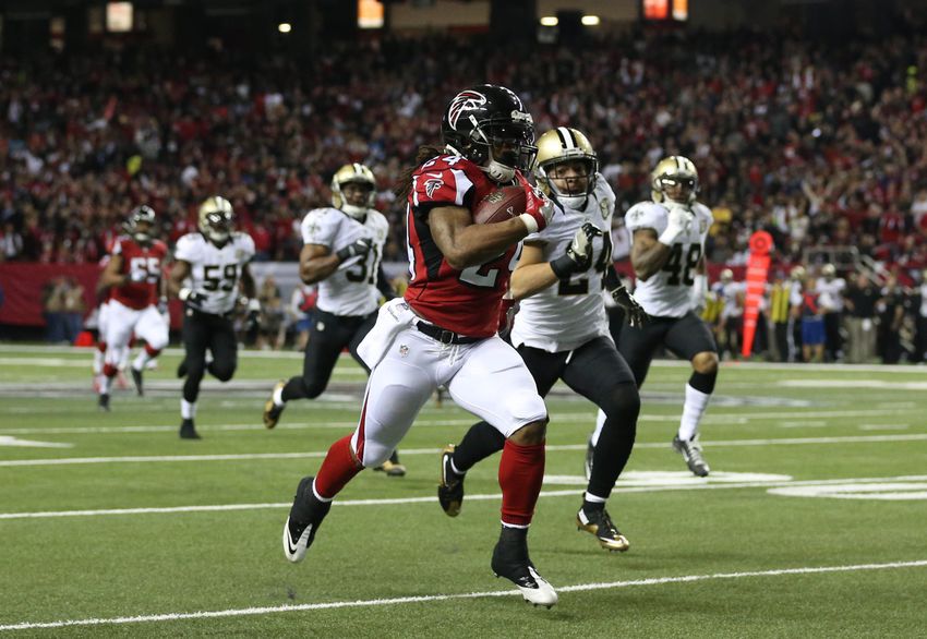 Jan 1, 2017; Atlanta, GA, USA; Atlanta Falcons running back Devonta Freeman (24) runs for a long touchdown in the first quarter of their game against the New Orleans Saints at the Georgia Dome. Mandatory Credit: Jason Getz-USA TODAY Sports