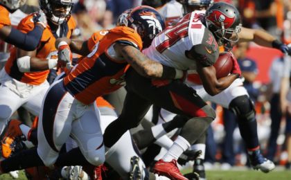 Oct 2, 2016; Tampa, FL, USA; Denver Broncos linebacker Shane Ray (56) tackles Tampa Bay Buccaneers running back Charles Sims (34) during the first quarter at Raymond James Stadium. Mandatory Credit: Kim Klement-USA TODAY Sports