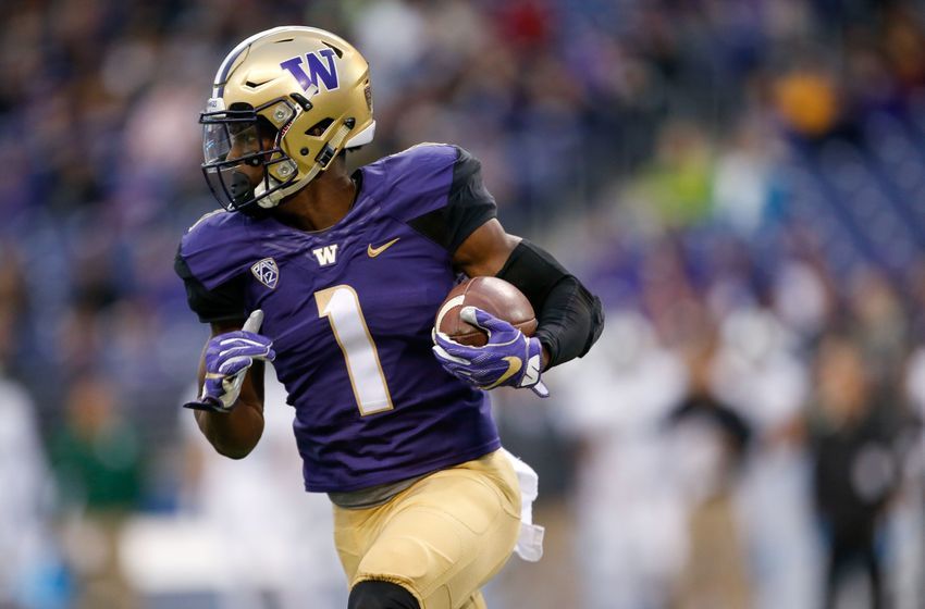 Sep 17, 2016; Seattle, WA, USA; Washington Huskies wide receiver John Ross (1) rushes the ball against the Portland State Vikings during the second half at Husky Stadium. Mandatory Credit: Jennifer Buchanan-USA TODAY Sports