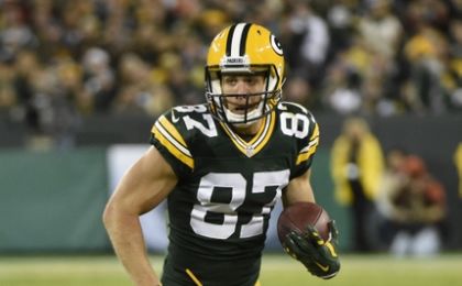 Oct 9, 2016; Green Bay, WI, USA; Green Bay Packers wide receiver Jordy Nelson (87) runs with the ball after catching a pass in the fourth quarter during the game against the New York Giants at Lambeau Field. Mandatory Credit: Benny Sieu-USA TODAY Sports