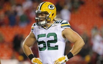 Nov 20, 2016; Landover, MD, USA; Green Bay Packers linebacker Clay Matthews (52) stands on the field during pre game warm ups prior to the Packers