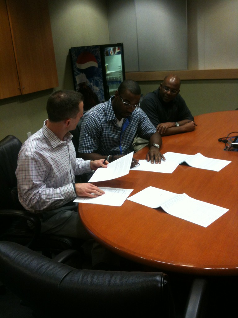Calvin Johnson signs new contract