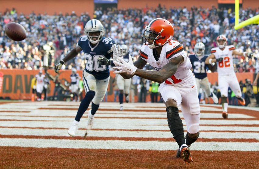 Nov 6, 2016; Cleveland, OH, USA; Cleveland Browns wide receiver Terrelle Pryor (11) makes a touchdown reception against the Dallas Cowboys during the second quarter at FirstEnergy Stadium. Mandatory Credit: Scott R. Galvin-USA TODAY Sports