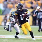Aug 18, 2016; Pittsburgh, PA, USA; Pittsburgh Steelers wide receiver Eli Rogers (17) runs after a catch against Philadelphia Eagles defensive back Ron Brooks (33) during the first quarter at Heinz Field. Mandatory Credit: Charles LeClaire-USA TODAY Sports