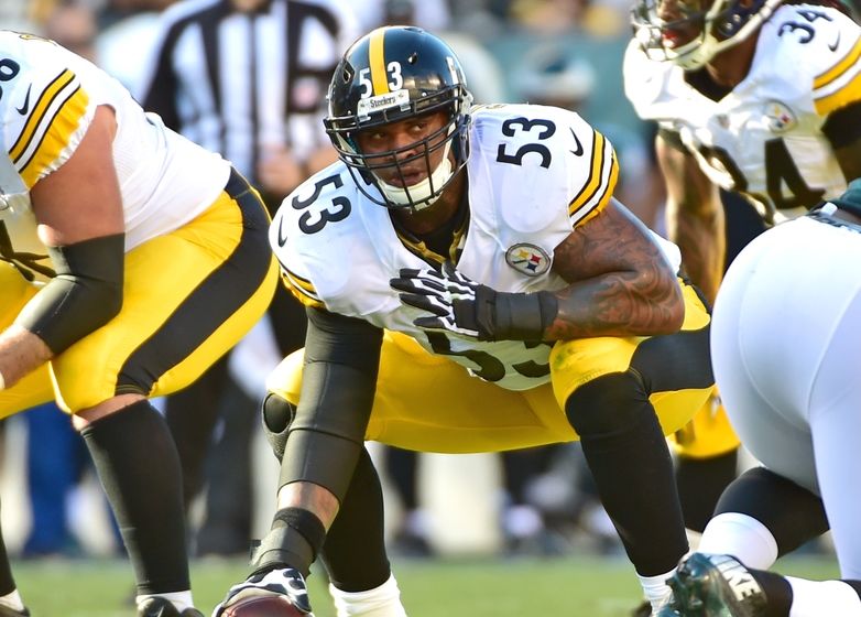 Sep 25, 2016; Philadelphia, PA, USA; Pittsburgh Steelers center Maurkice Pouncey (53) against the Philadelphia Eagles at Lincoln Financial Field. The Eagles defeated the Steelers, 34-3. Mandatory Credit: Eric Hartline-USA TODAY Sports