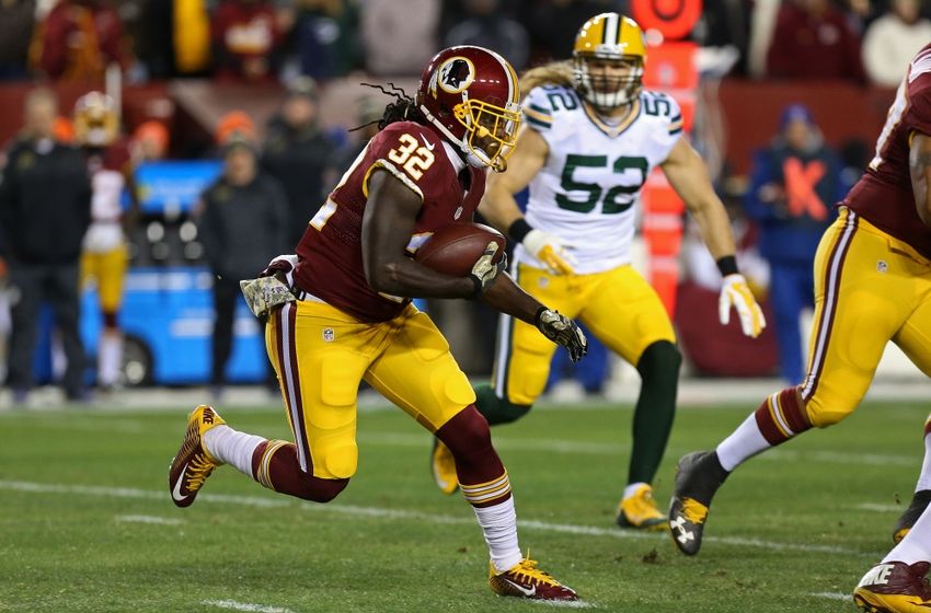Nov 20, 2016; Landover, MD, USA; Washington Redskins running back Robert Kelley (32) carries the ball as Green Bay Packers linebacker Clay Matthews (52) chases in the first quarter at FedEx Field. Mandatory Credit: Geoff Burke-USA TODAY Sports